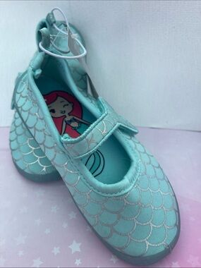 NWT Disney Mermaid-Slip-On Water Shoes, size 9 kids.